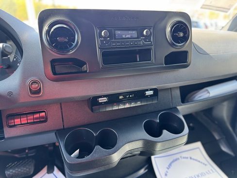 Used 2021 Mercedes-Benz Sprinter 1500 image 17