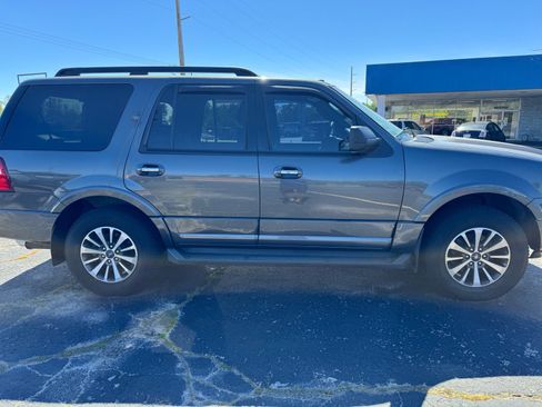 Used 2016 Ford Expedition XLT AWD/4WD image 3