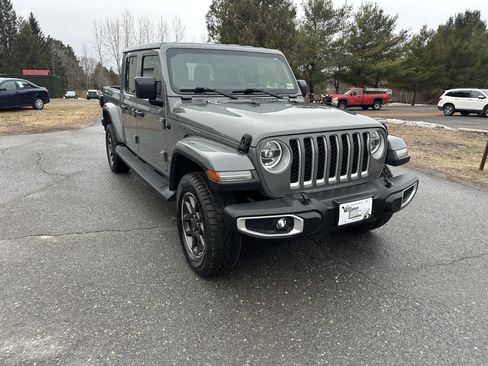 Used 2021 Jeep Gladiator Overland w/ LED Lighting Group AWD/4WD image 8