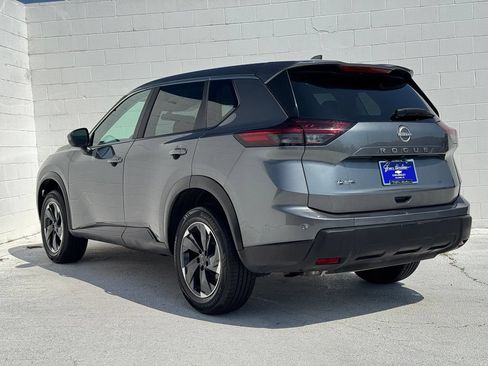 Used 2025 Nissan Rogue SV FWD image 11