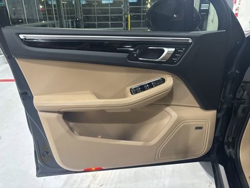 Used 2021 Porsche Macan image 11