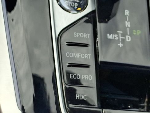 Used 2022 BMW X5 xDrive40i w/ M Sport Package AWD/4WD image 25