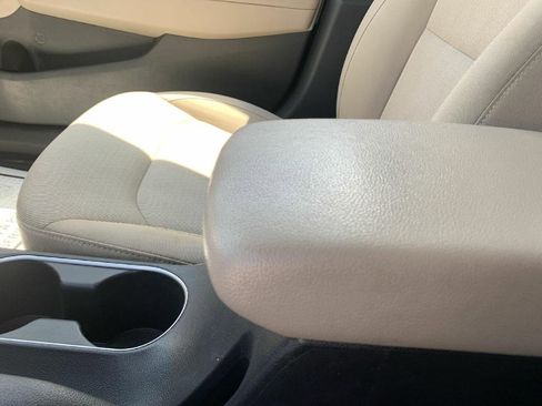 Used 2017 Hyundai Elantra SE image 30