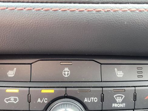 Used 2025 Dodge Durango GT AWD/4WD image 33