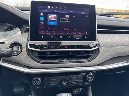 Used 2024 Jeep Compass Sport image 11