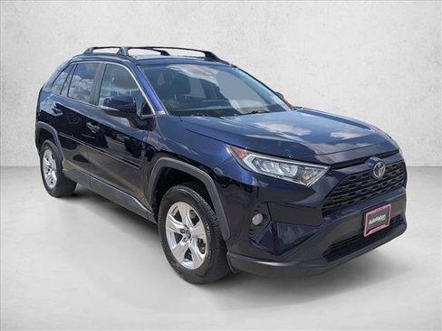 Used 2020 Toyota RAV4 XLE FWD image 3