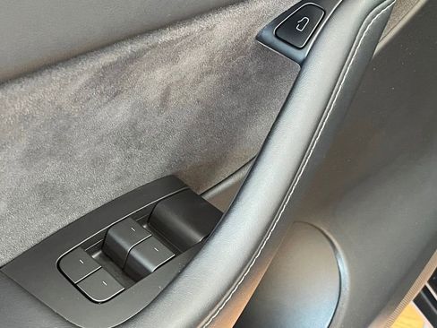 Used 2022 Tesla Model Y Long Range image 15