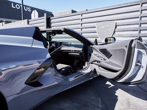 Used 2024 Chevrolet Corvette Stingray Premium Conv w/ Z51 Performance Package image 30