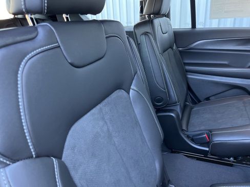 New 2025 Jeep Grand Cherokee L Altitude image 46