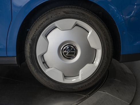Used 2025 Volkswagen ID. Buzz 1st Edition RWD image 21