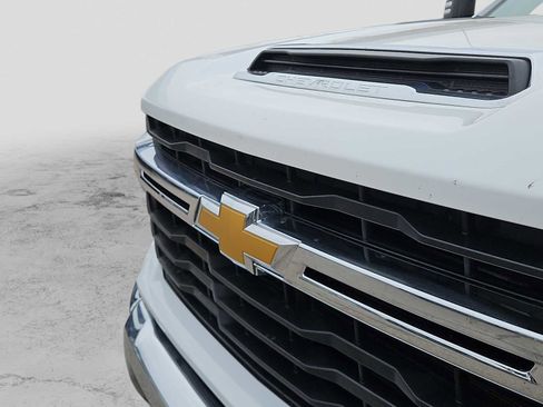 Used 2024 Chevrolet Silverado 2500 LT image 13