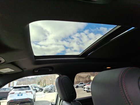 Used 2023 Chevrolet TrailBlazer RS w/ Sun and Liftgate Package image 14