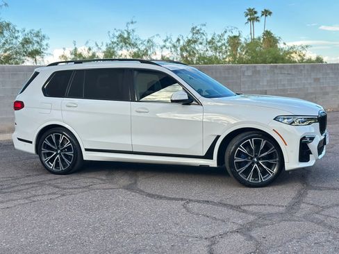 Used 2020 BMW X7 M50i w/ Executive Package image 2