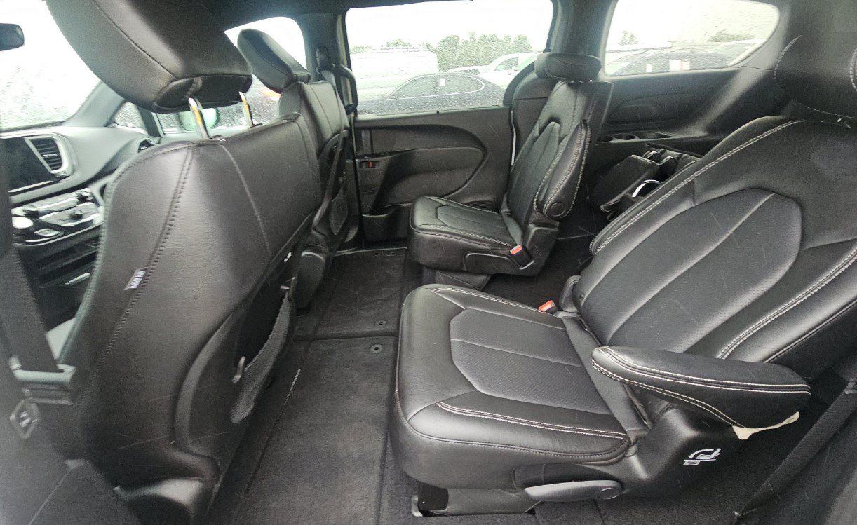 Used 2026 Chrysler Pacifica Select FWD image 9