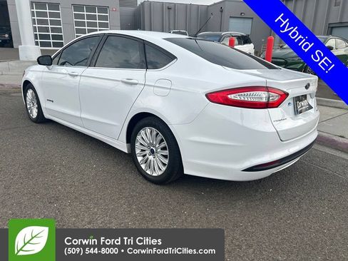 Used 2016 Ford Fusion SE FWD image 6