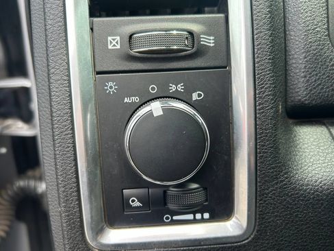 Used 2021 RAM 1500 Classic SLT AWD/4WD image 17
