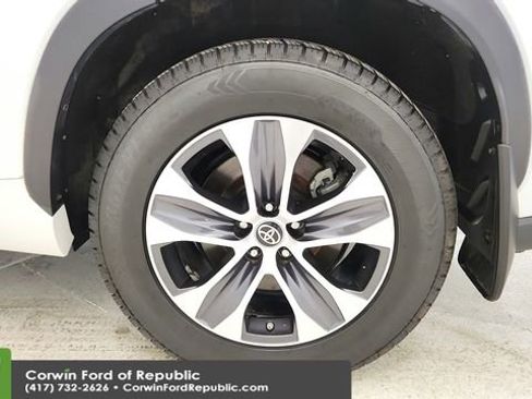 Used 2022 Toyota Highlander XLE image 10