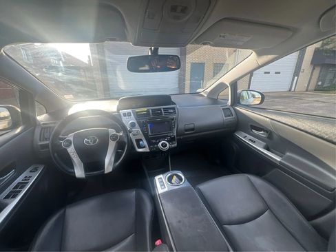 Used 2013 Toyota Prius V Five image 27