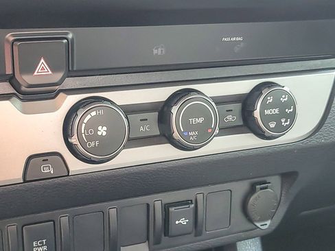 Used 2022 Toyota Tacoma SR image 15