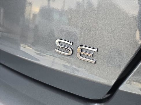 Used 2025 Volkswagen Jetta SE w/ Sunroof Package image 5