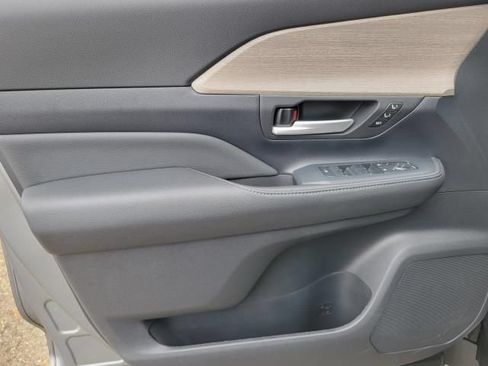 Used 2026 Toyota Grand Highlander AWD image 12