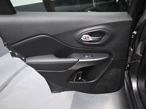 Used 2020 Jeep Cherokee Latitude Lux w/ Comfort/Convenience Group image 27