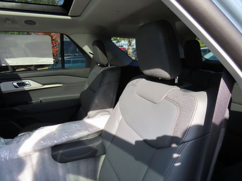 New 2026 Ford Explorer Active w/ Active Comfort Package image 16