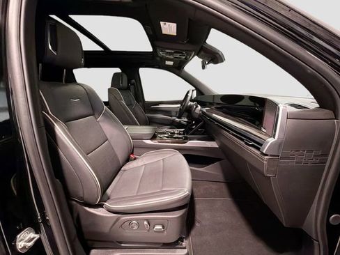 Certified 2025 Cadillac Escalade ESV Premium Luxury image 26