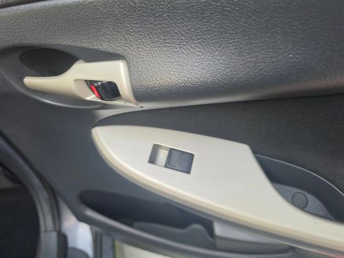 Used 2012 Toyota Corolla S image 21