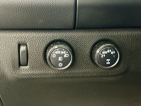 Used 2021 Chevrolet Colorado LT w/ LT Convenience Package AWD/4WD image 11
