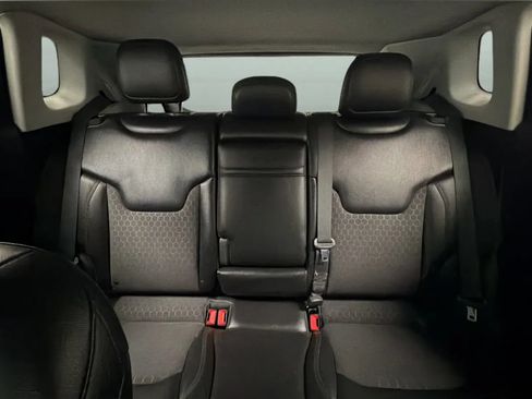 Used 2018 Jeep Compass Latitude w/ Popular Equipment Group FWD image 18