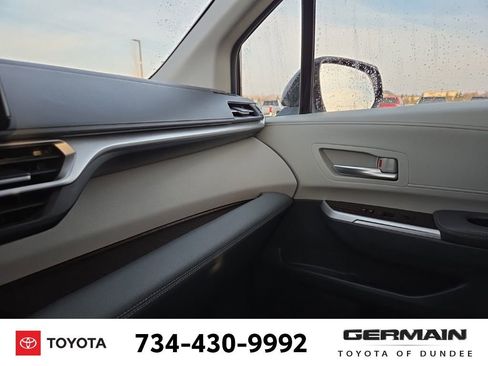 Used 2022 Toyota Sienna XLE image 36