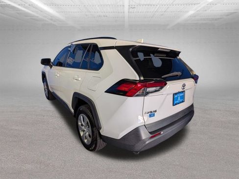Used 2020 Toyota RAV4 LE FWD image 7