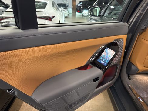 Used 2025 BMW i7 xDrive60 image 12