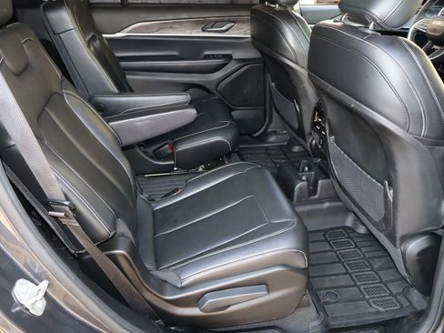 Used 2024 Jeep Grand Cherokee L Limited w/ Black Appearance Package RWD image 17