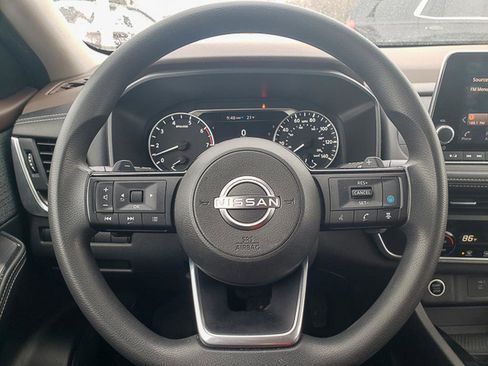 Used 2023 Nissan Rogue SV image 16