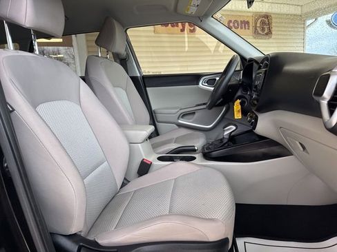 Used 2022 Kia Soul LX FWD image 26