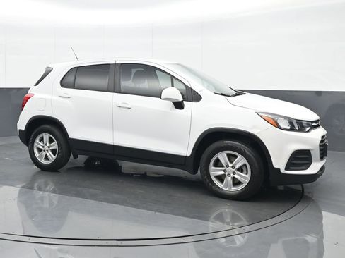 Used 2021 Chevrolet Trax LS w/ LPO, Cargo Package image 8