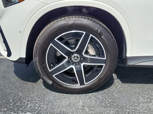 Used 2025 Mercedes-Benz GLC 350e 4MATIC image 5