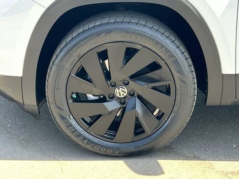 Used 2024 Volkswagen Atlas SE FWD image 34