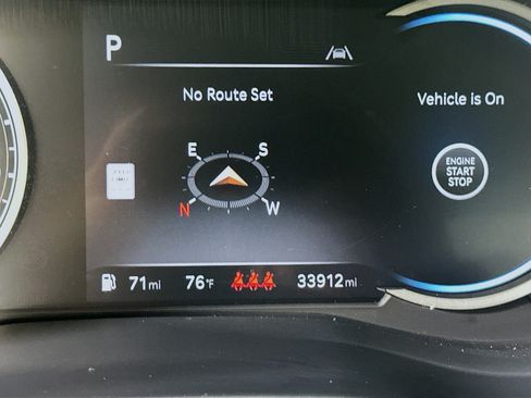 Used 2025 Genesis G70 2.5T RWD image 18