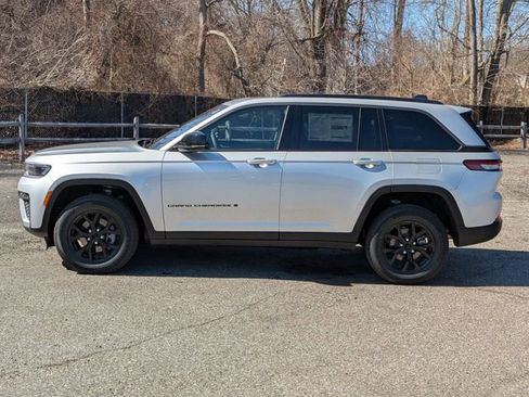 New 2026 Jeep Grand Cherokee Laredo image 6