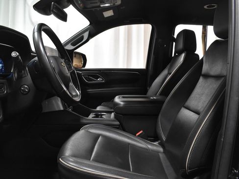 Used 2023 Chevrolet Suburban Premier AWD/4WD image 3