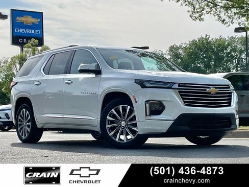 Used 2023 Chevrolet Traverse Premier FWD image 1