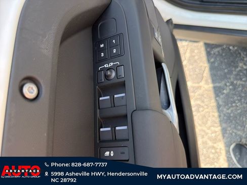 Used 2025 Land Rover Defender 110 S AWD/4WD image 10
