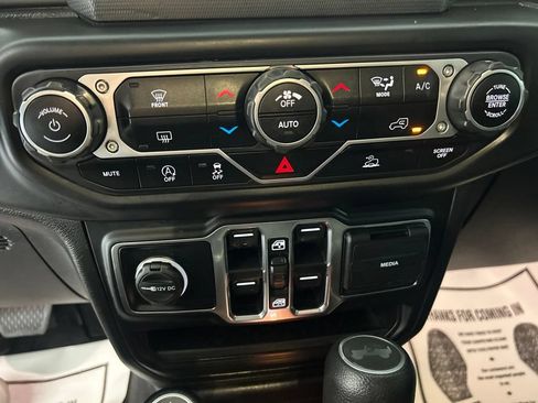 Used 2021 Jeep Wrangler Unlimited Sport AWD/4WD image 19