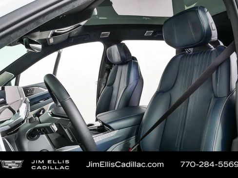 Certified 2025 Cadillac Escalade IQ Luxury 2 w/ LPO, Premium Carpet Package AWD/4WD image 5