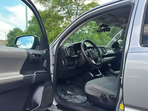 Used 2020 Toyota Tacoma SR AWD/4WD image 2