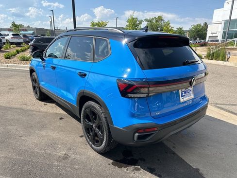 New 2025 Volkswagen Taos SE image 3