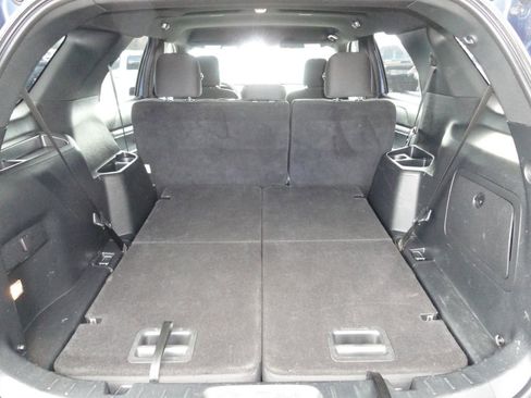 Used 2018 Ford Explorer XLT image 16